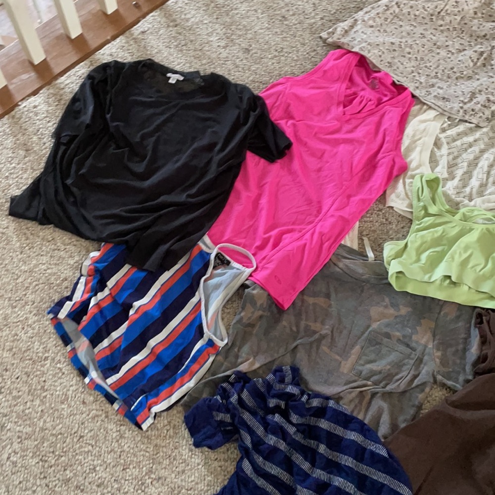 Random Clothes Bundle Size Medium - image 2